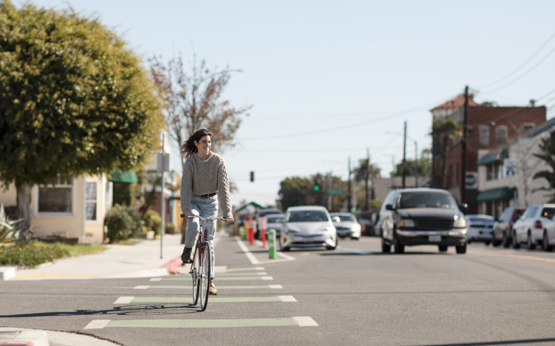 Rouler en ville à vélo: conseils pour une circulation sereine